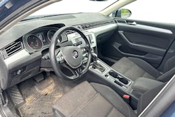sininen Volkswagen Passat 2016 kuva 3.