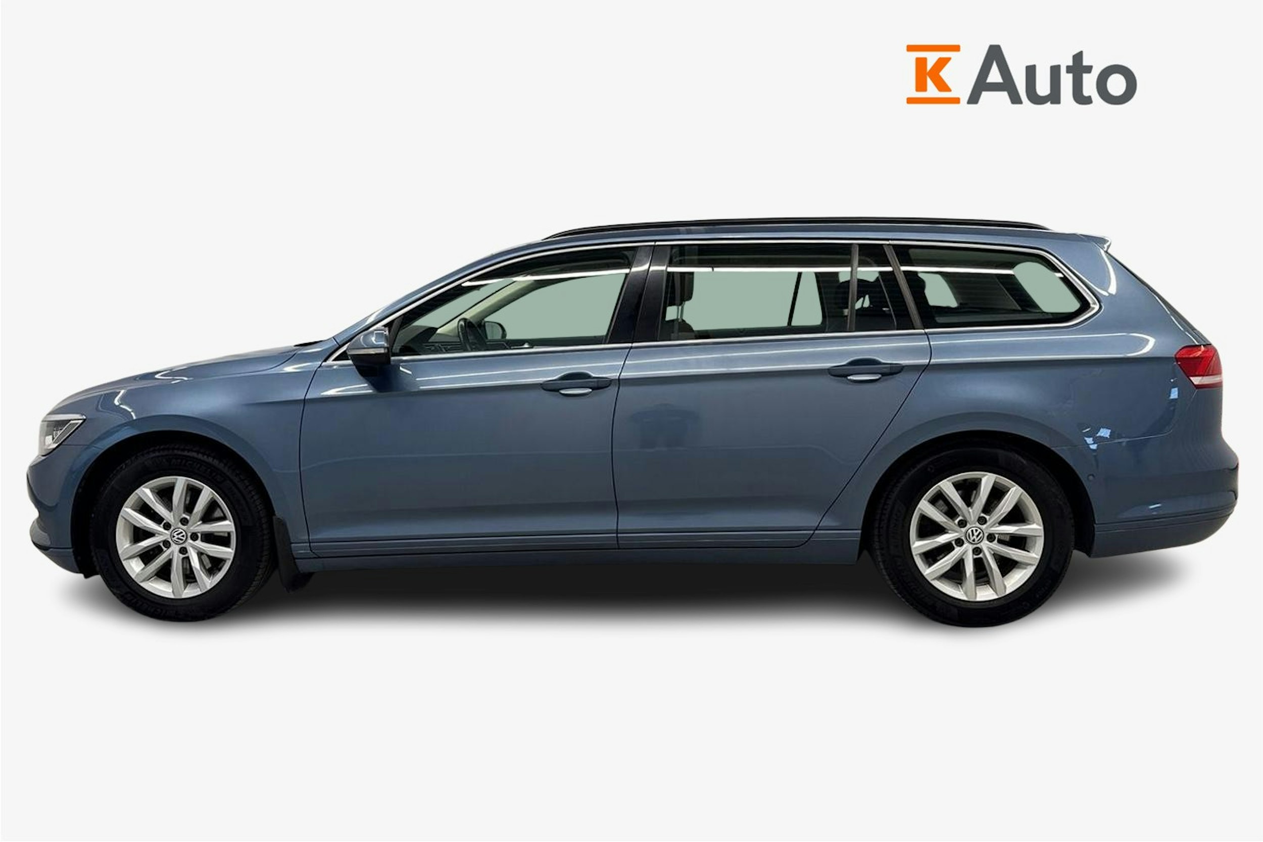 sininen Volkswagen Passat 2016 kuva 6.