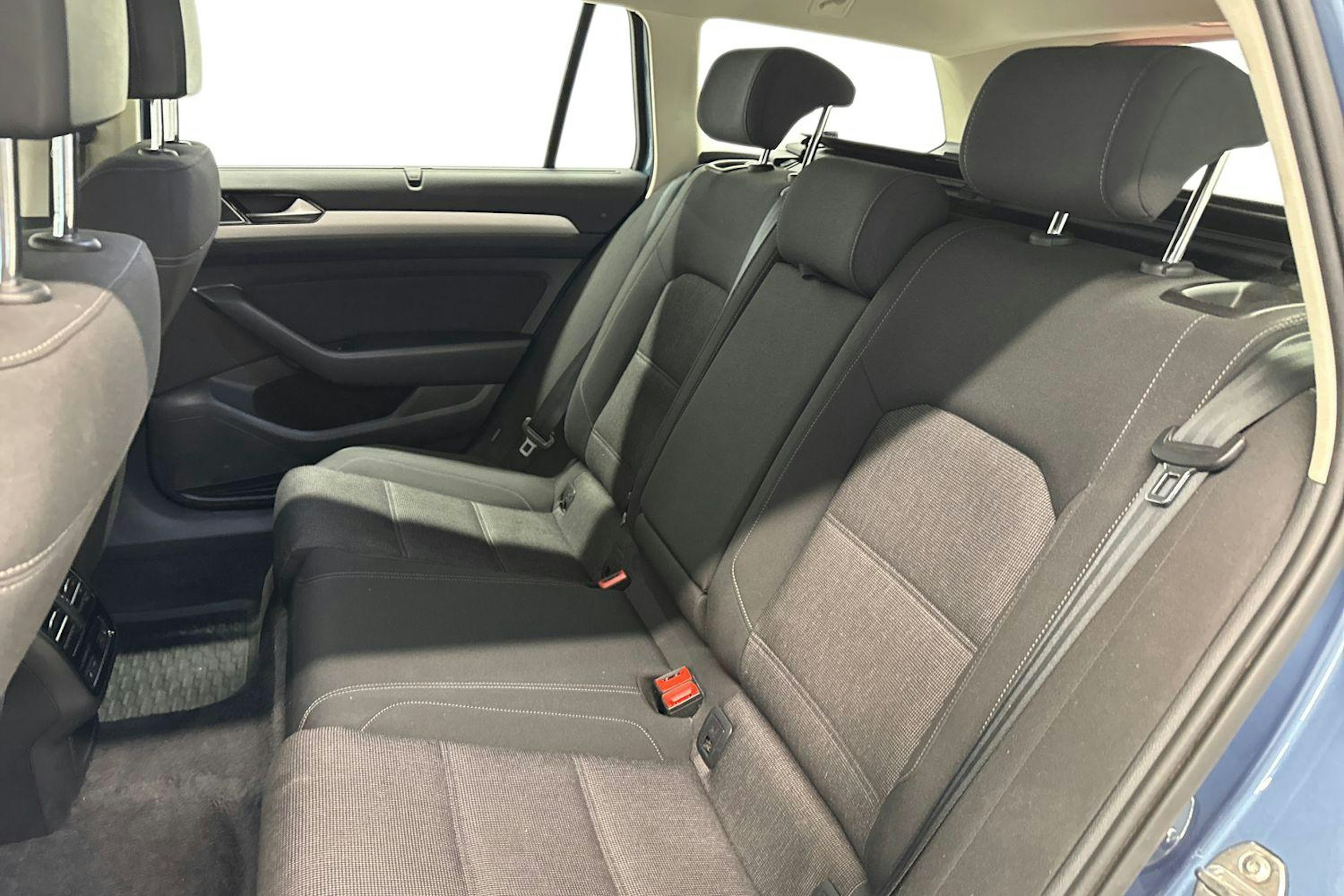 sininen Volkswagen Passat 2016 kuva 10.