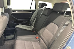 sininen Volkswagen Passat 2016 kuva 10.