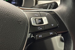 sininen Volkswagen Passat 2016 kuva 16.