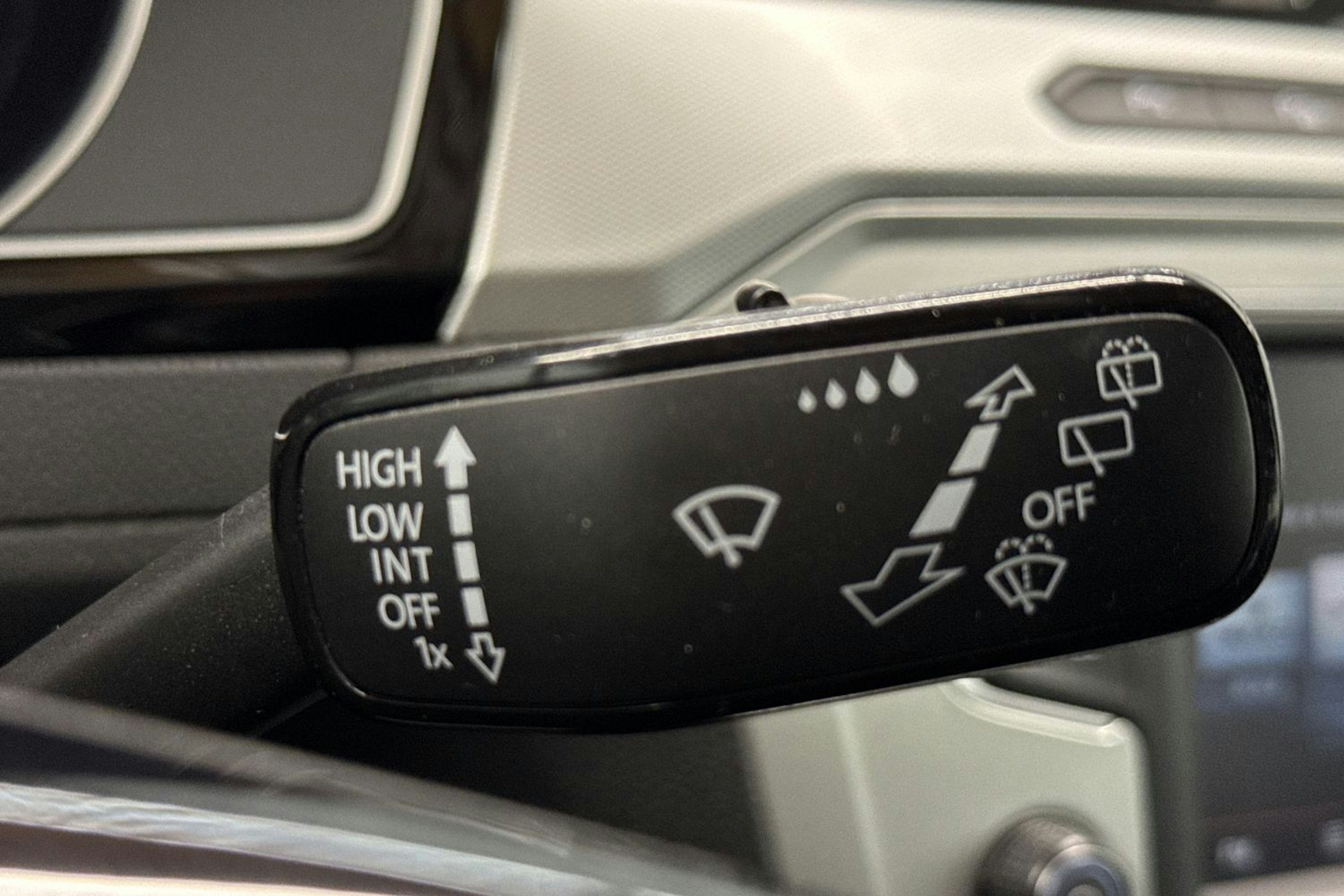 sininen Volkswagen Passat 2016 kuva 17.