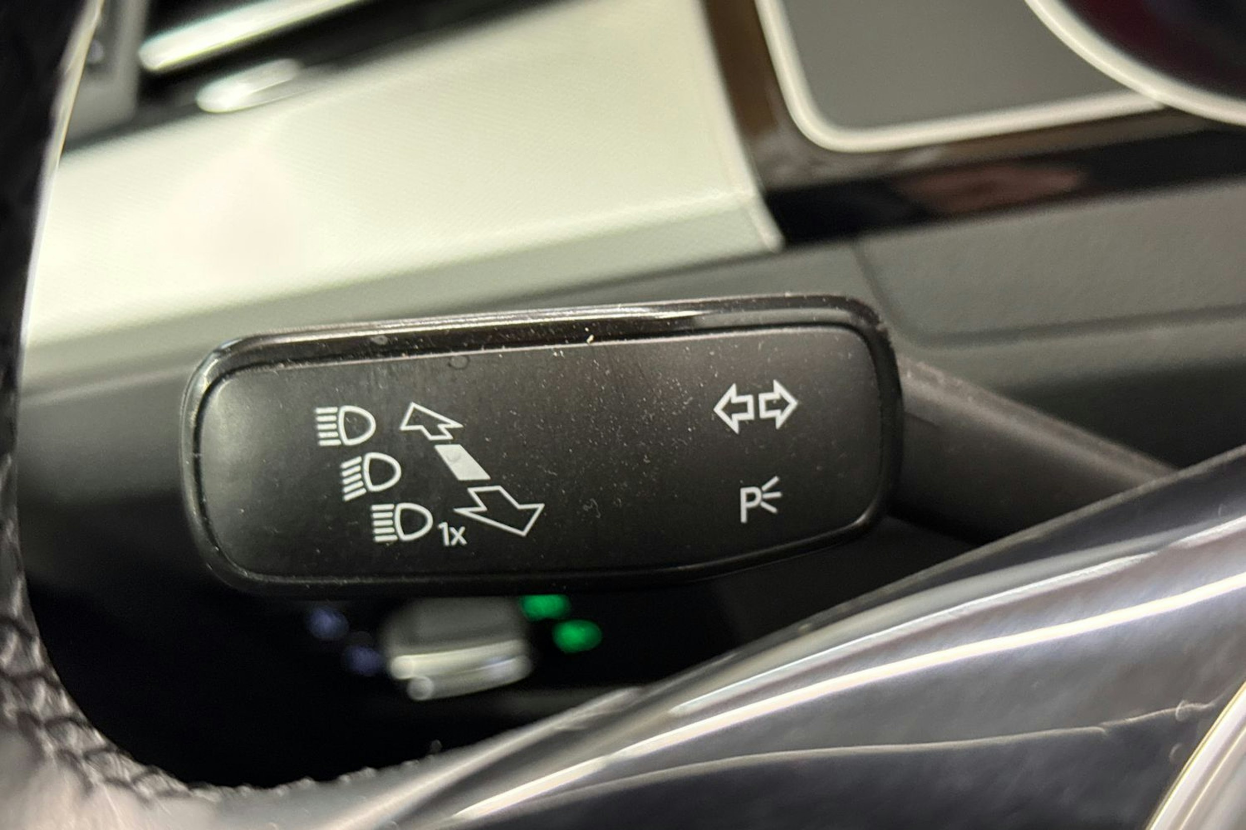 sininen Volkswagen Passat 2016 kuva 18.