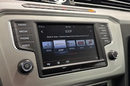 sininen Volkswagen Passat 2016 kuva 19.