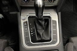 sininen Volkswagen Passat 2016 kuva 22.