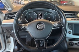 Valkoinen Volkswagen PASSAT 2016 kuva 16.