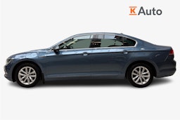 sininen Volkswagen Passat 2016 kuva 6.