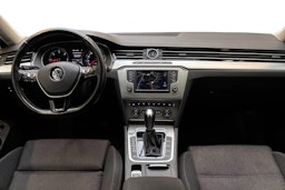 sininen Volkswagen Passat 2016 kuva 9.