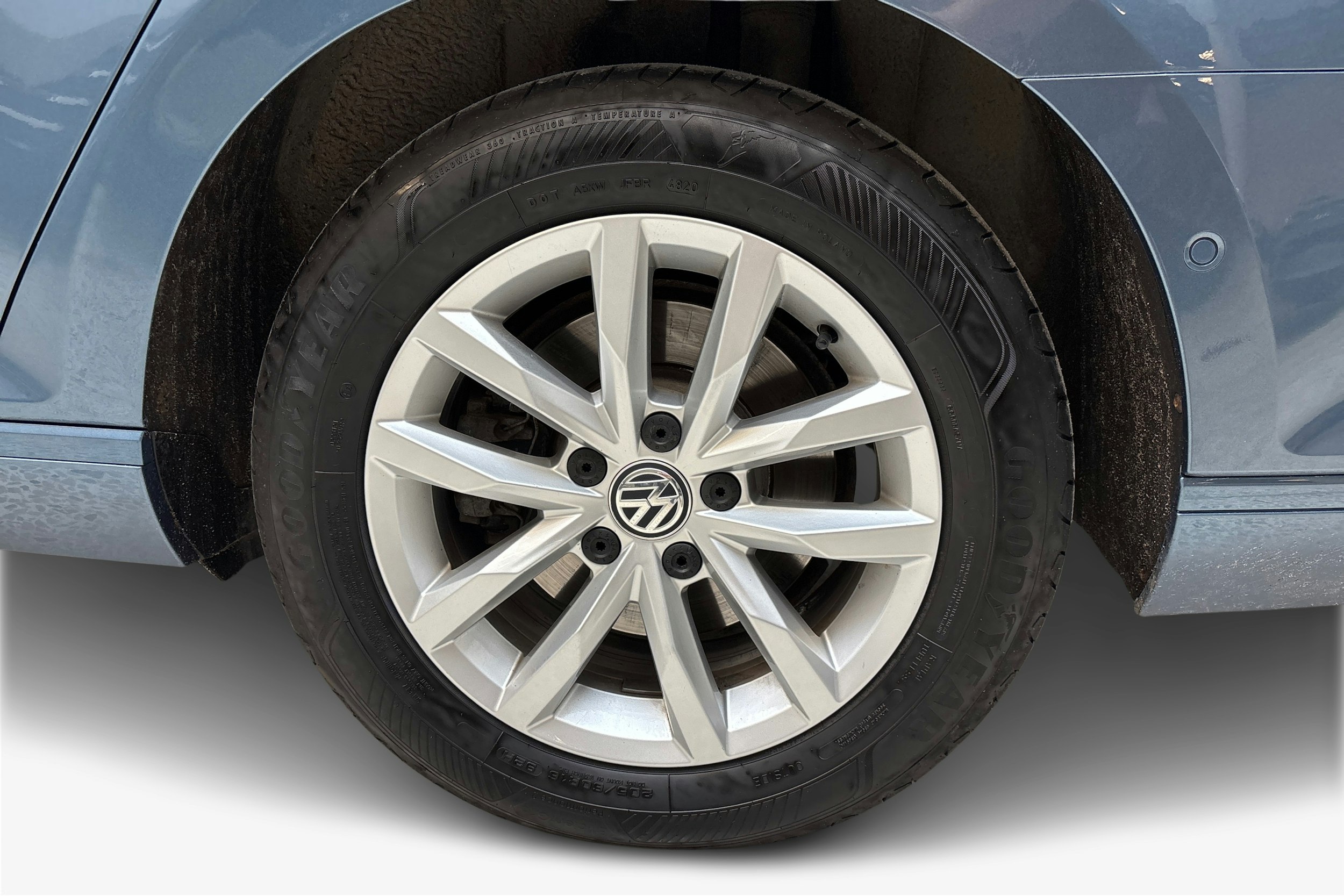 sininen Volkswagen Passat 2016 kuva 11.