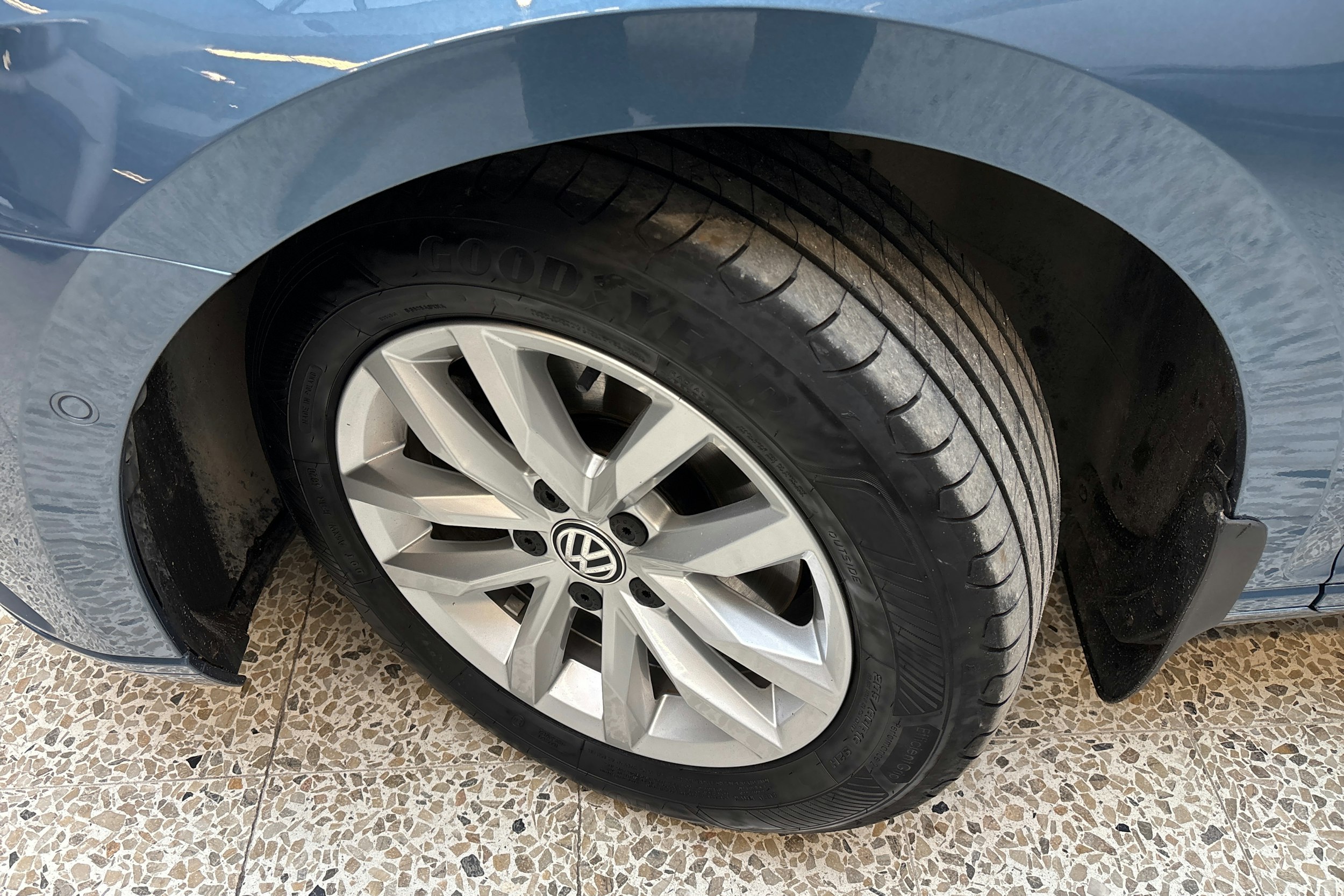 sininen Volkswagen Passat 2016 kuva 13.