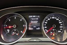 sininen Volkswagen Passat 2016 kuva 14.