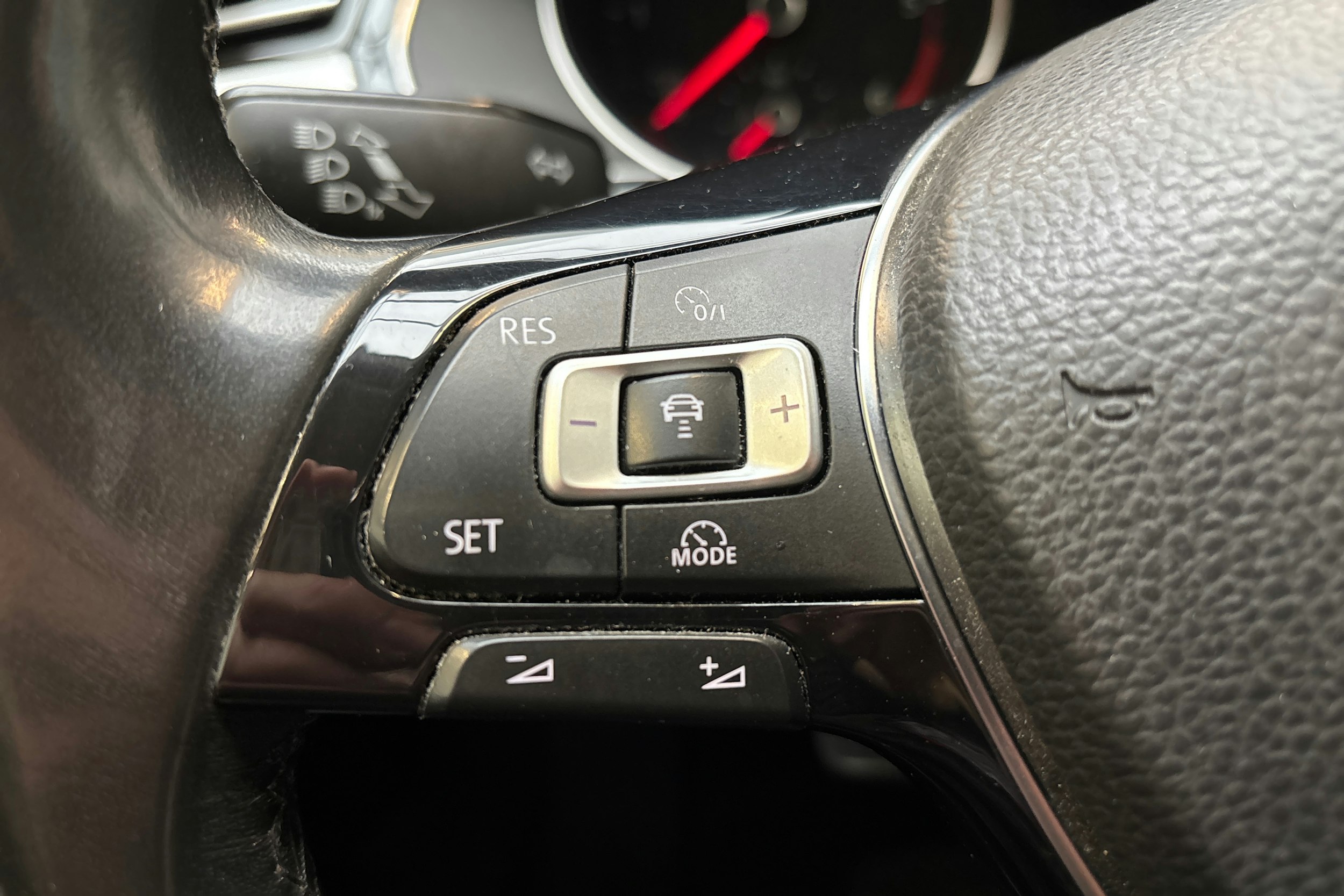 sininen Volkswagen Passat 2016 kuva 15.