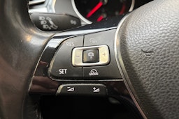 sininen Volkswagen Passat 2016 kuva 15.
