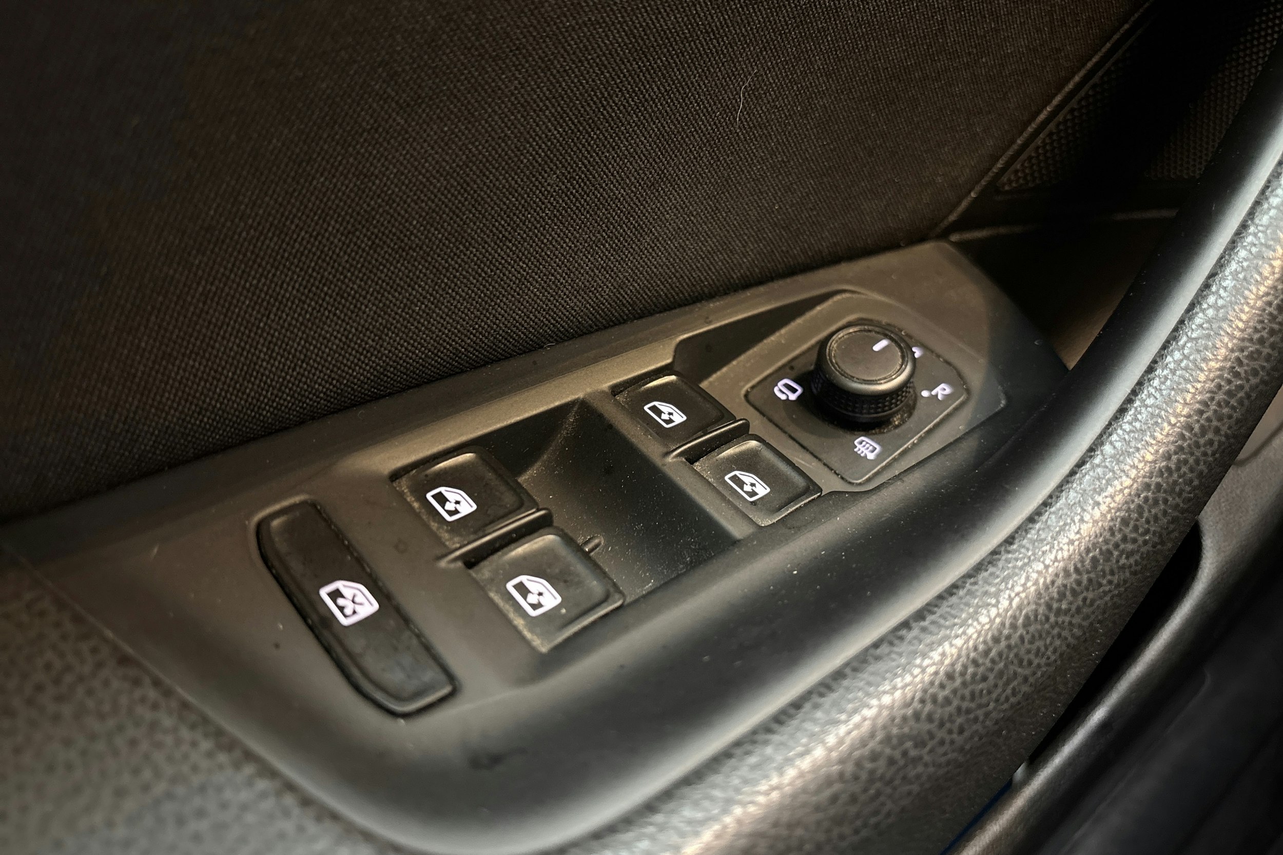 sininen Volkswagen Passat 2016 kuva 18.