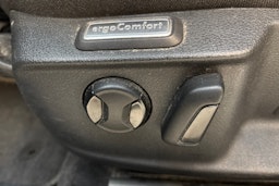 sininen Volkswagen Passat 2016 kuva 20.