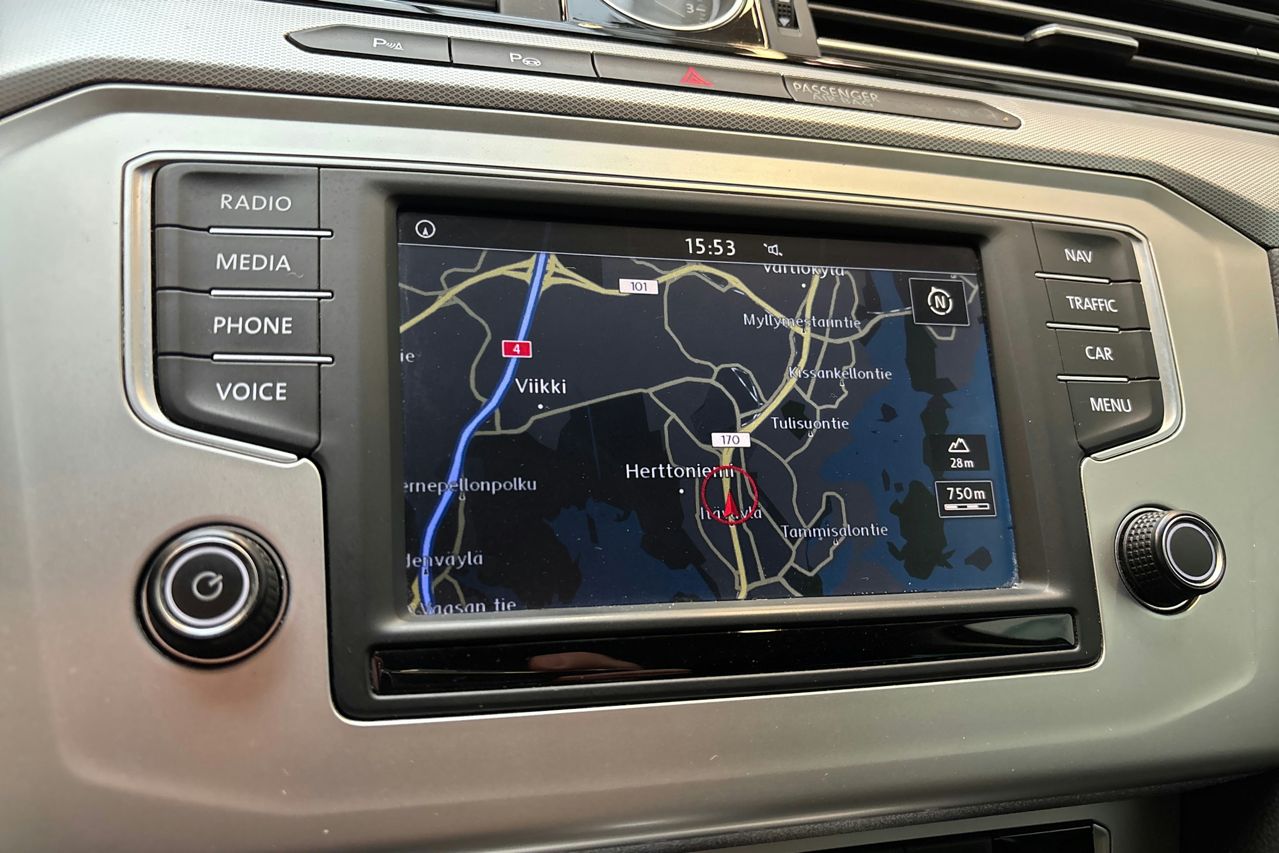 sininen Volkswagen Passat 2016 kuva 22.