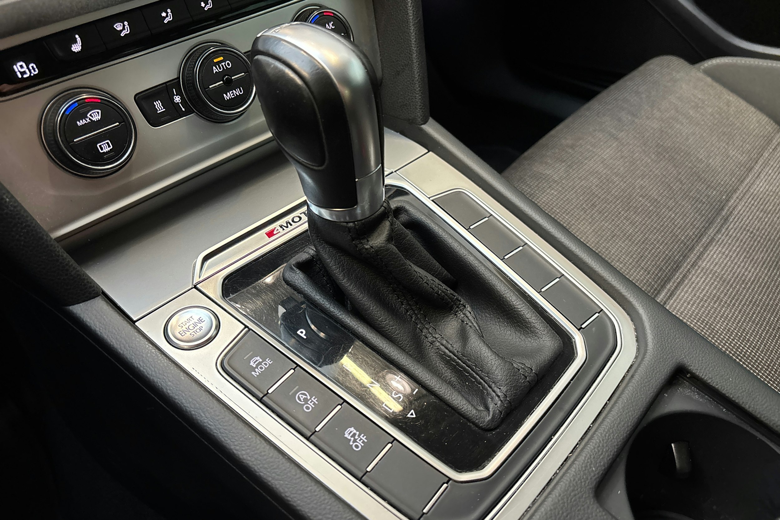 sininen Volkswagen Passat 2016 kuva 25.