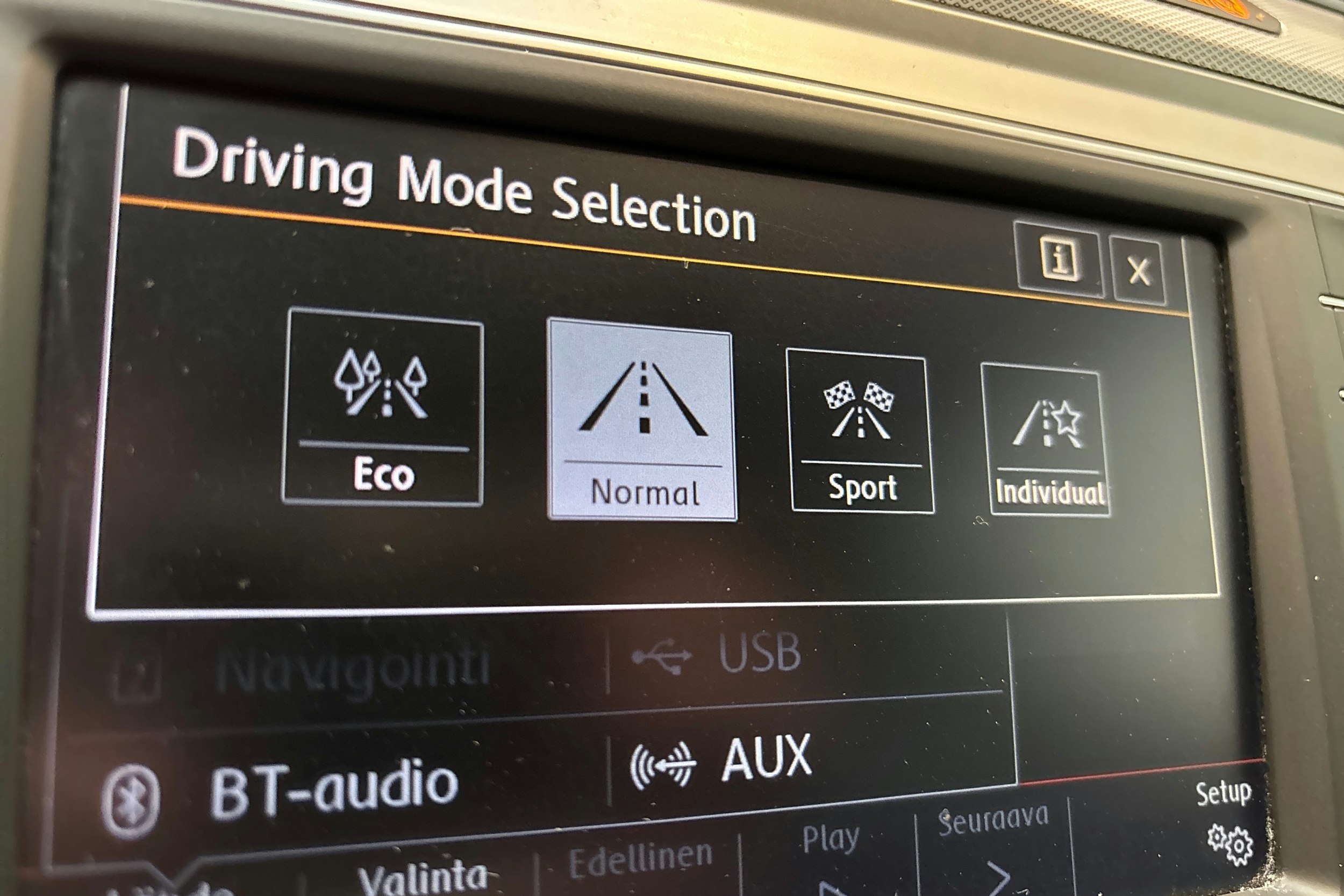 sininen Volkswagen Passat 2016 kuva 26.