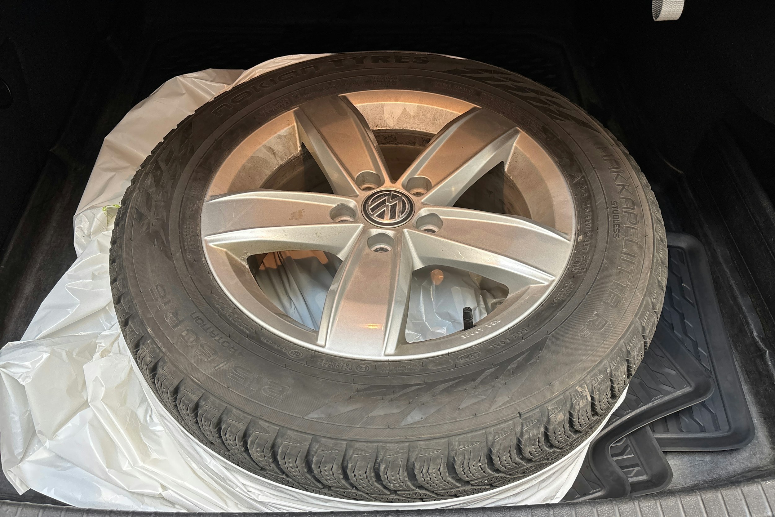 sininen Volkswagen Passat 2016 kuva 29.