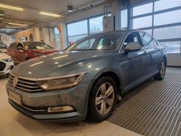 Sininen Volkswagen PASSAT 2016 kuva 1.