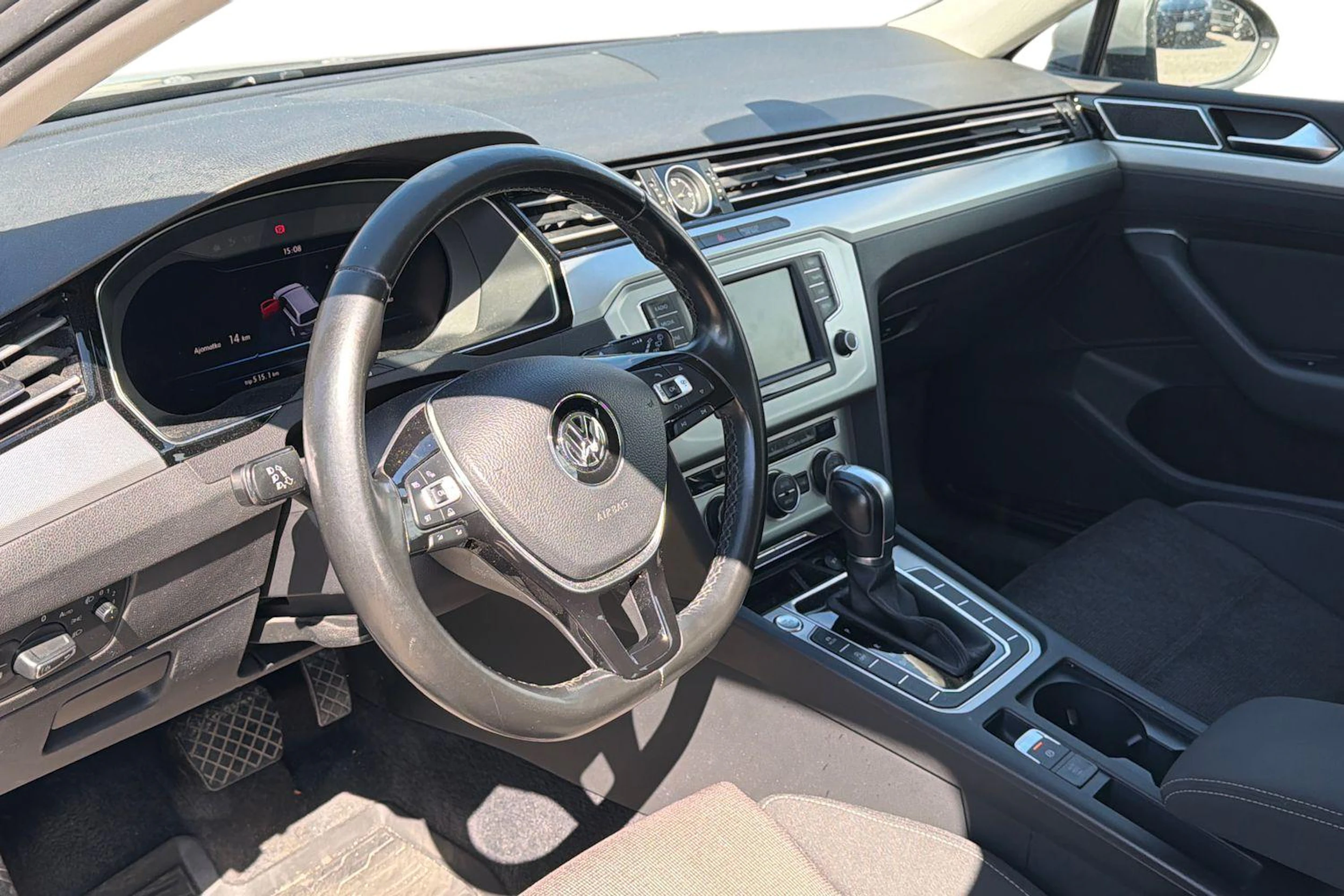 harmaa Volkswagen Passat 2016 kuva 3.