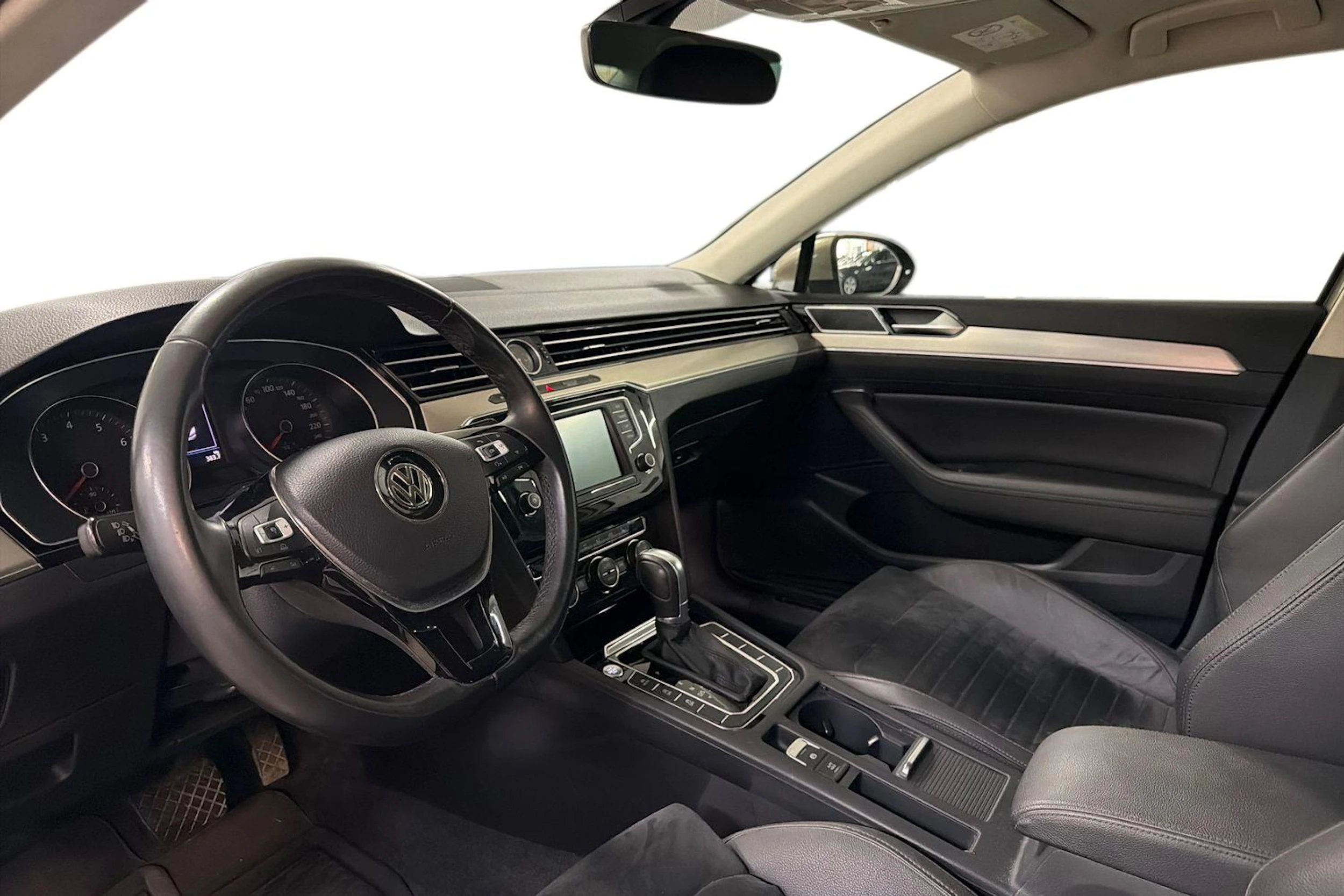 met. keltainen Volkswagen Passat 2017 kuva 3.