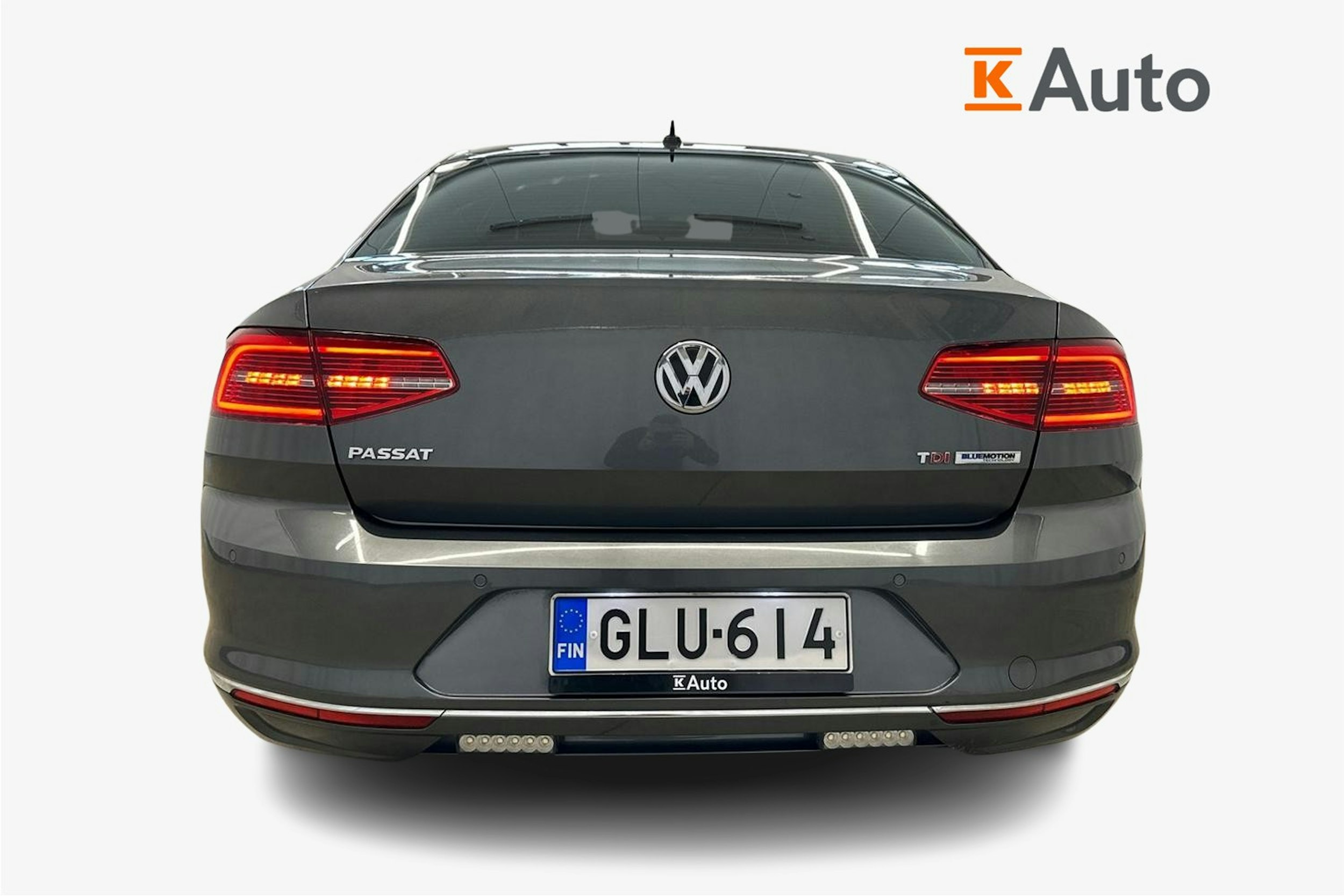 harmaa Volkswagen Passat 2016 kuva 3.