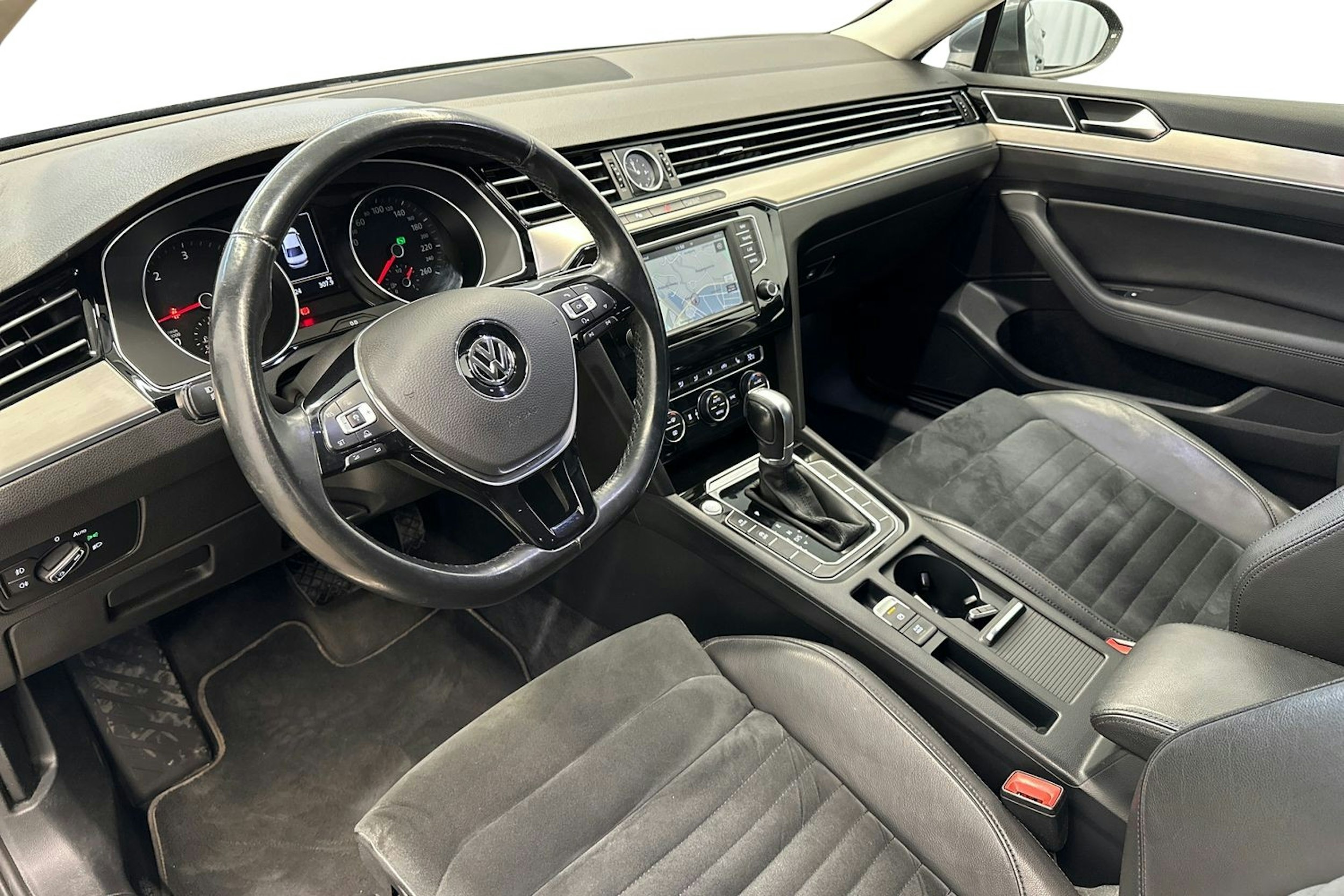 harmaa Volkswagen Passat 2016 kuva 7.