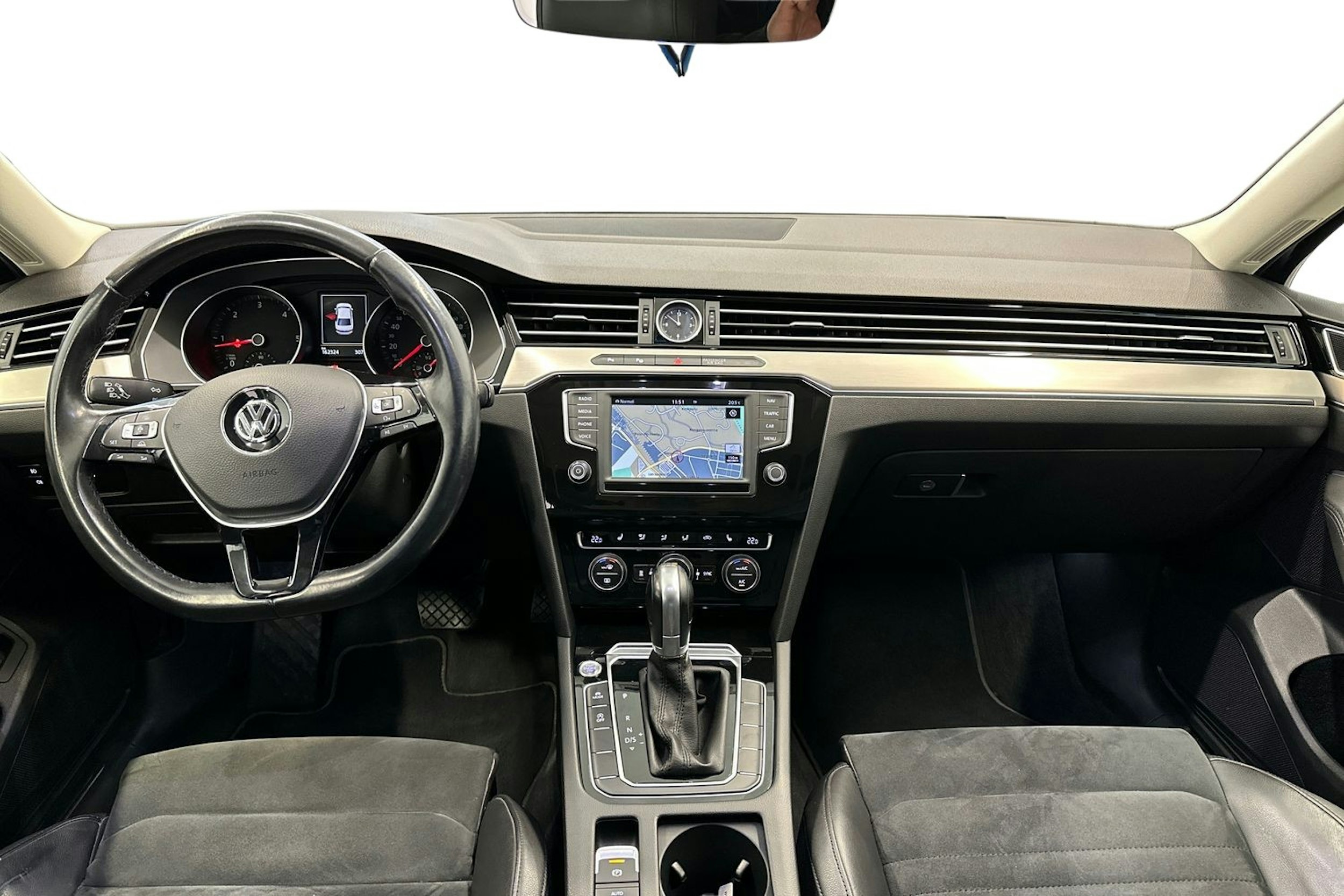 harmaa Volkswagen Passat 2016 kuva 9.