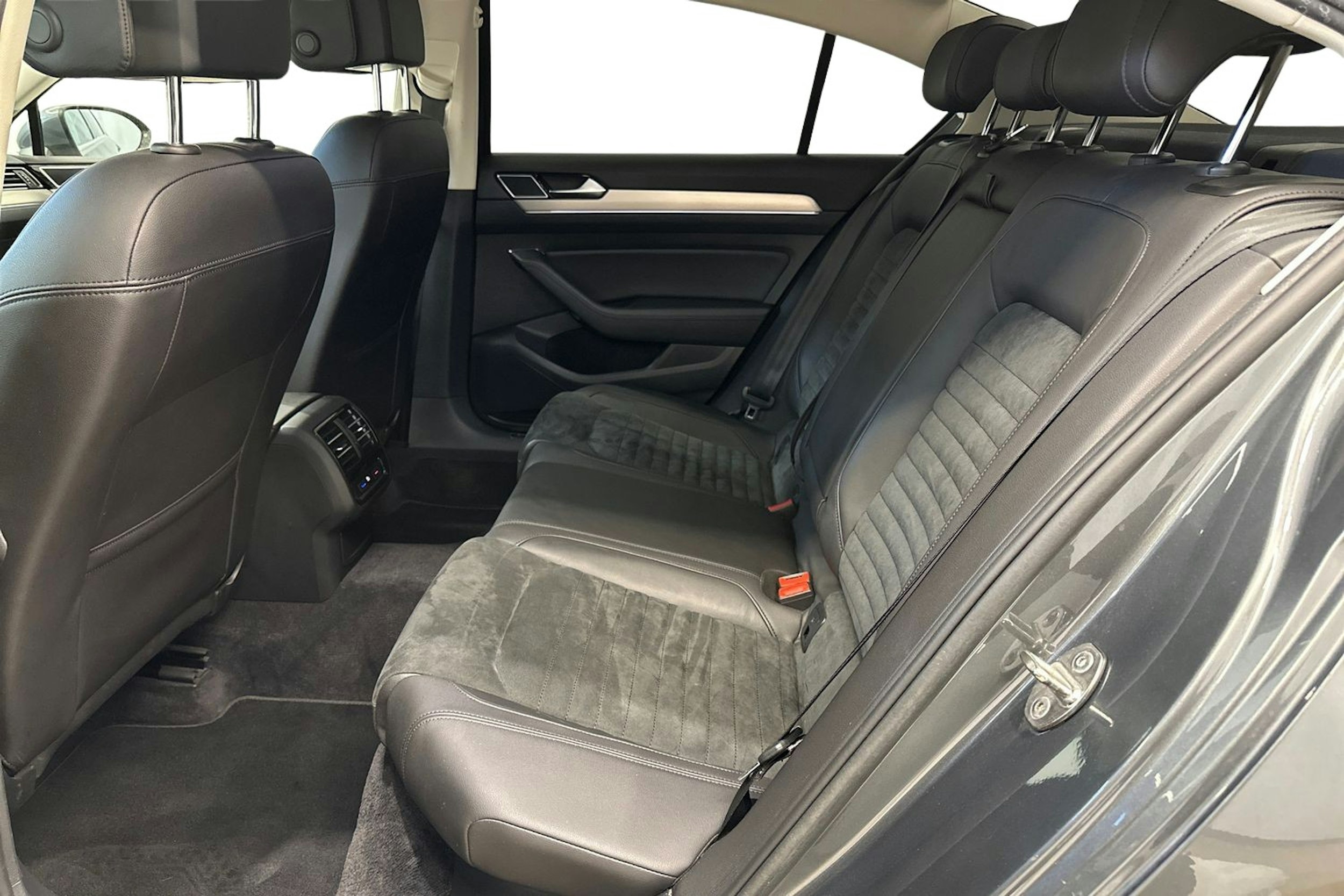 harmaa Volkswagen Passat 2016 kuva 10.