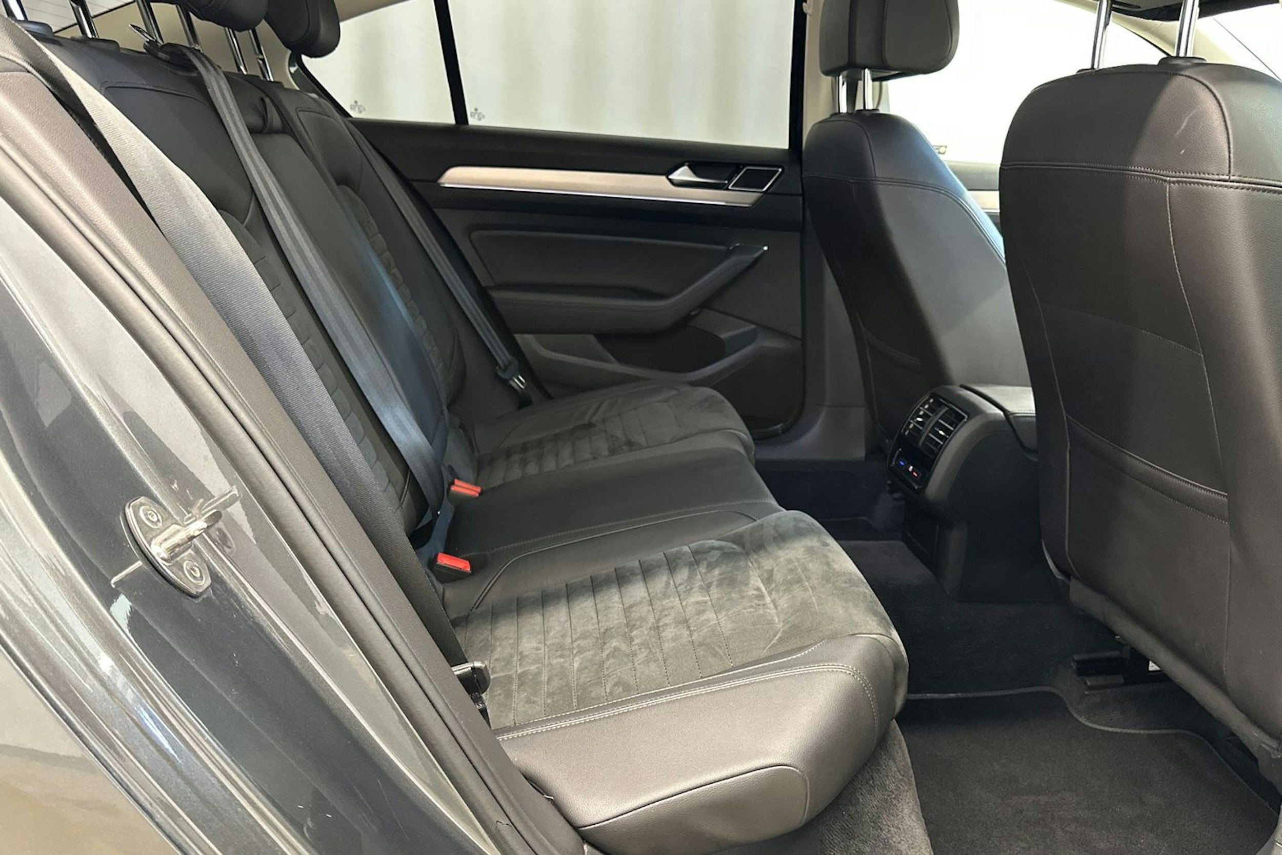 harmaa Volkswagen Passat 2016 kuva 14.