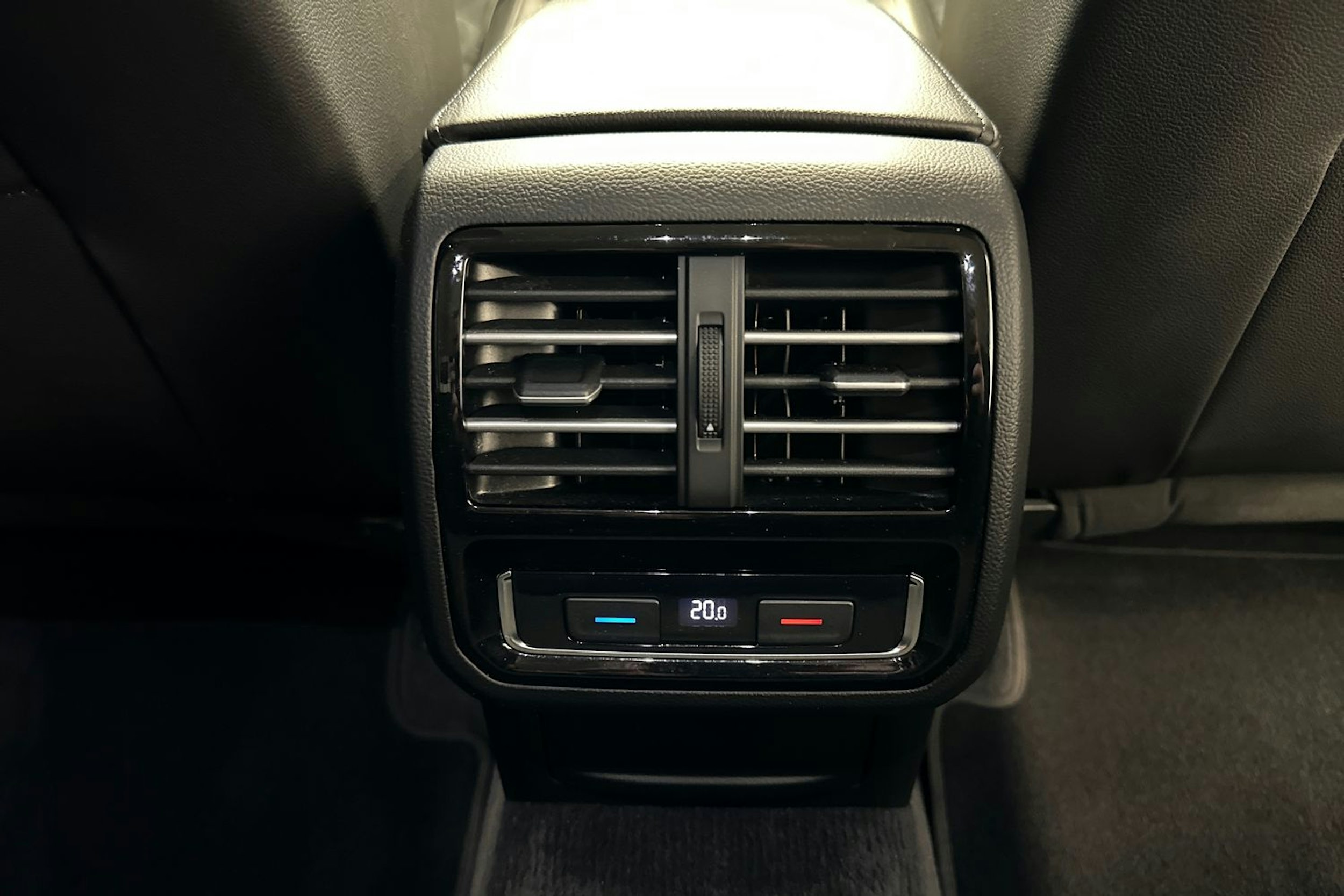 harmaa Volkswagen Passat 2016 kuva 15.