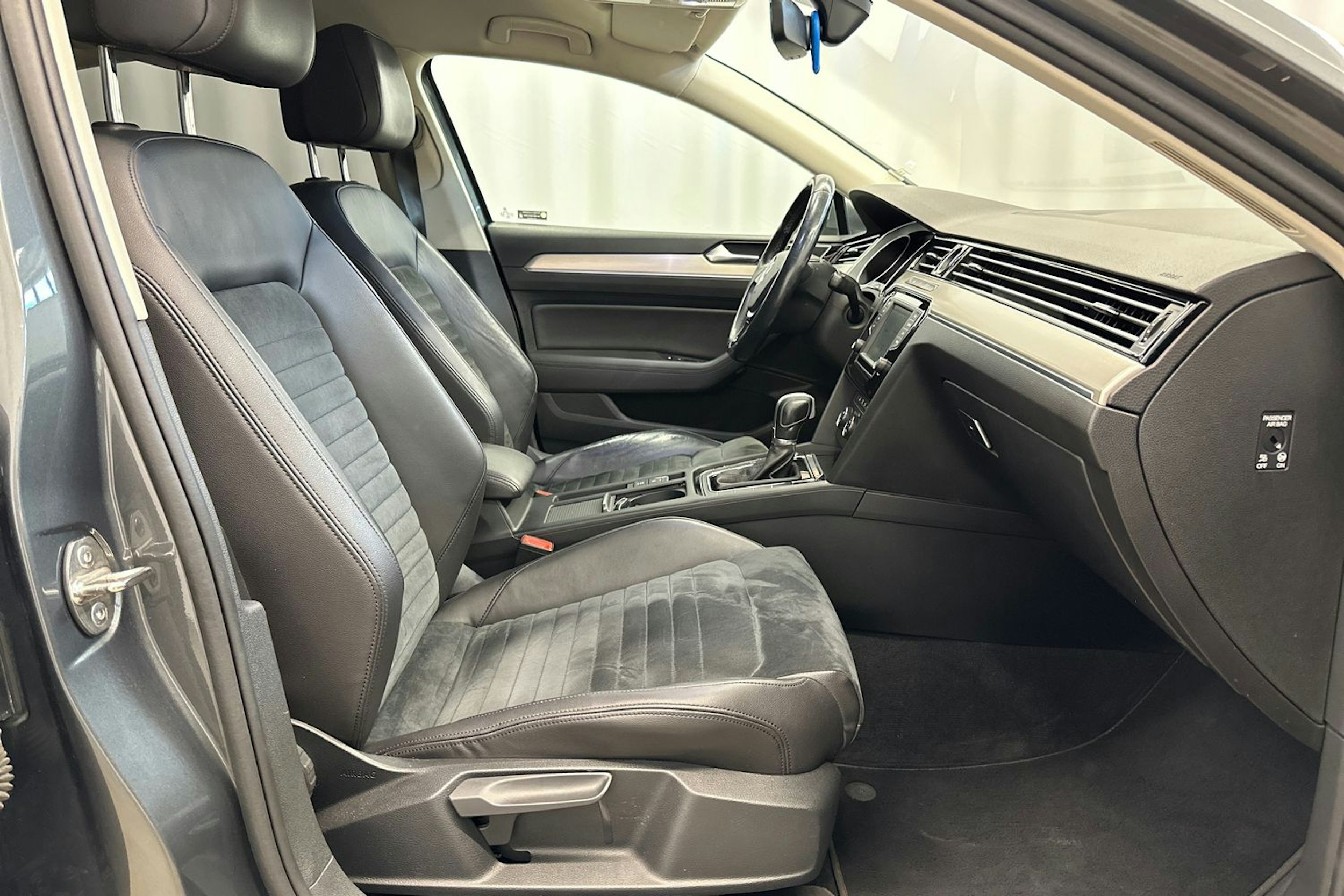 harmaa Volkswagen Passat 2016 kuva 16.
