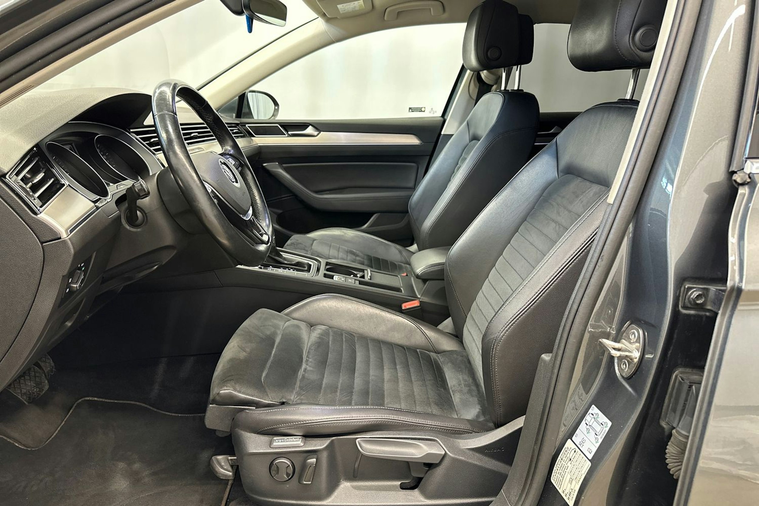 harmaa Volkswagen Passat 2016 kuva 17.