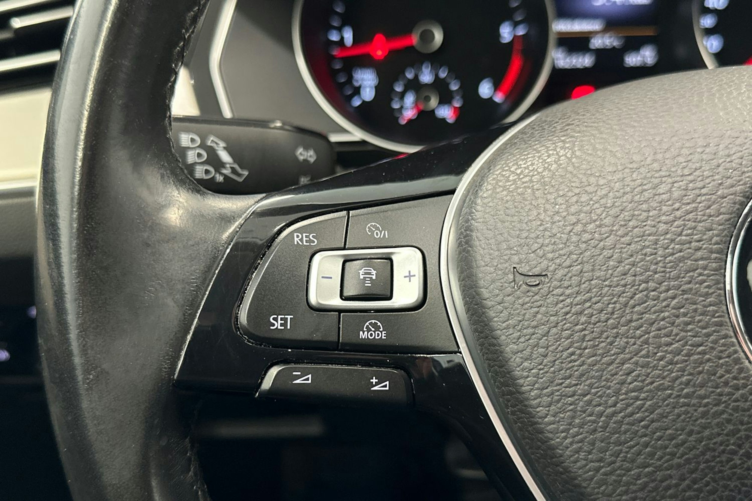 harmaa Volkswagen Passat 2016 kuva 19.