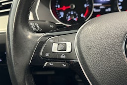 harmaa Volkswagen Passat 2016 kuva 19.