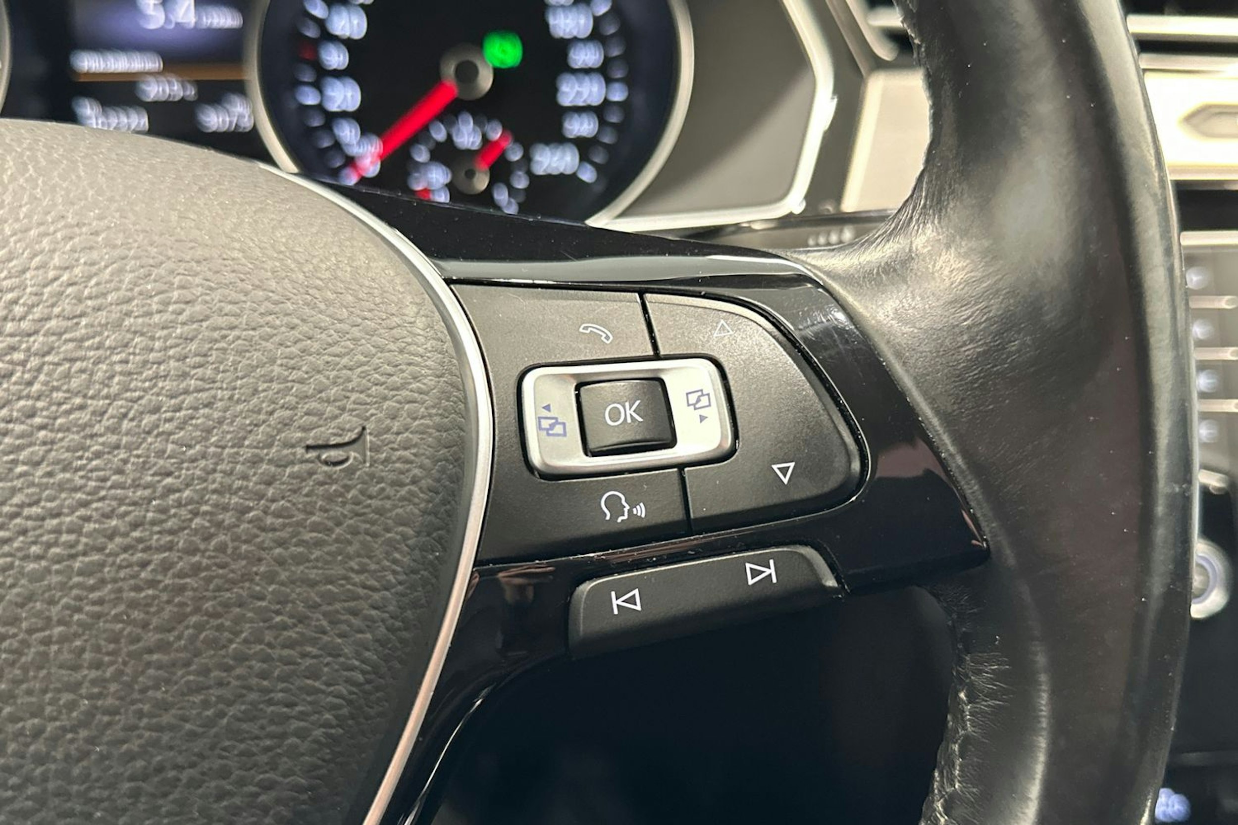 harmaa Volkswagen Passat 2016 kuva 20.