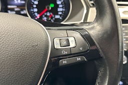 harmaa Volkswagen Passat 2016 kuva 20.