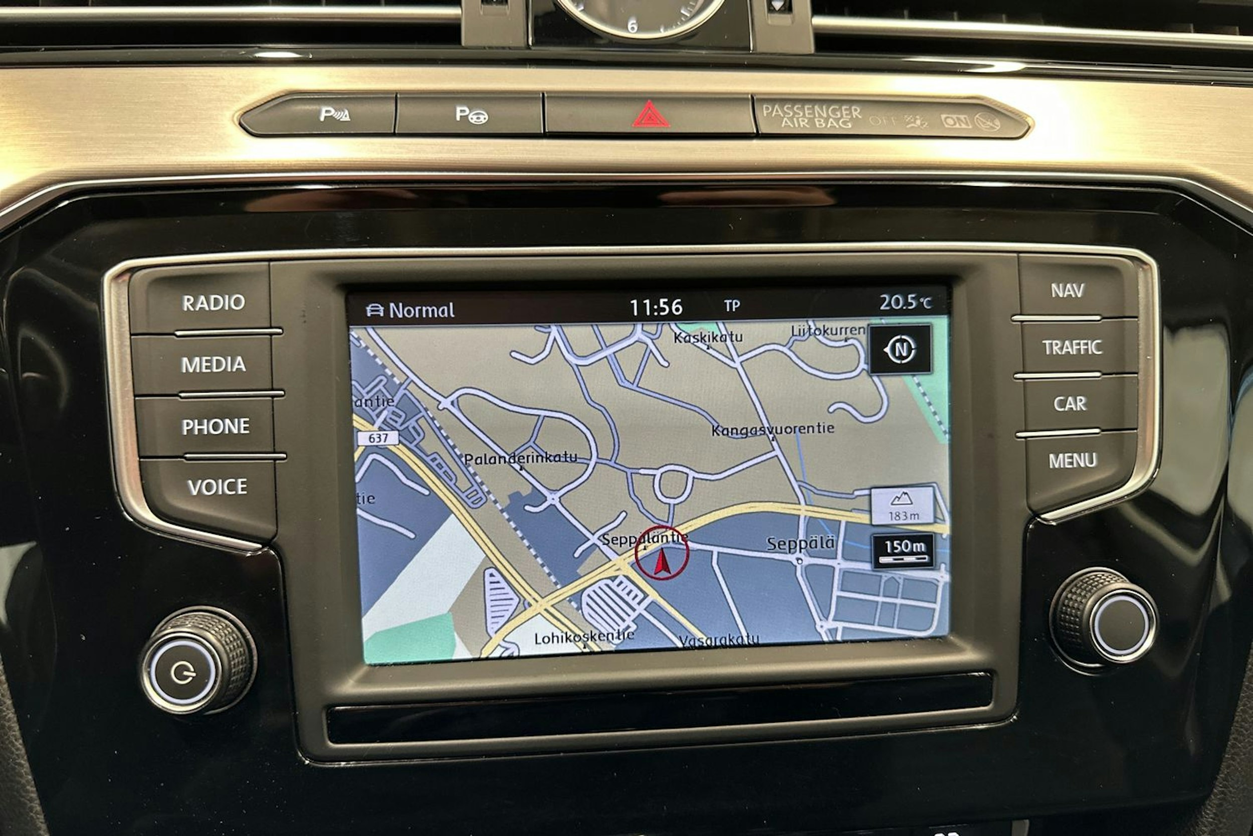 harmaa Volkswagen Passat 2016 kuva 22.