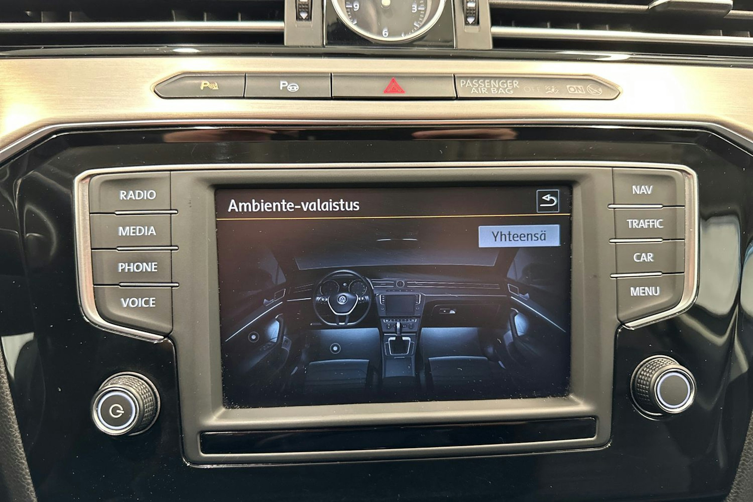 harmaa Volkswagen Passat 2016 kuva 24.