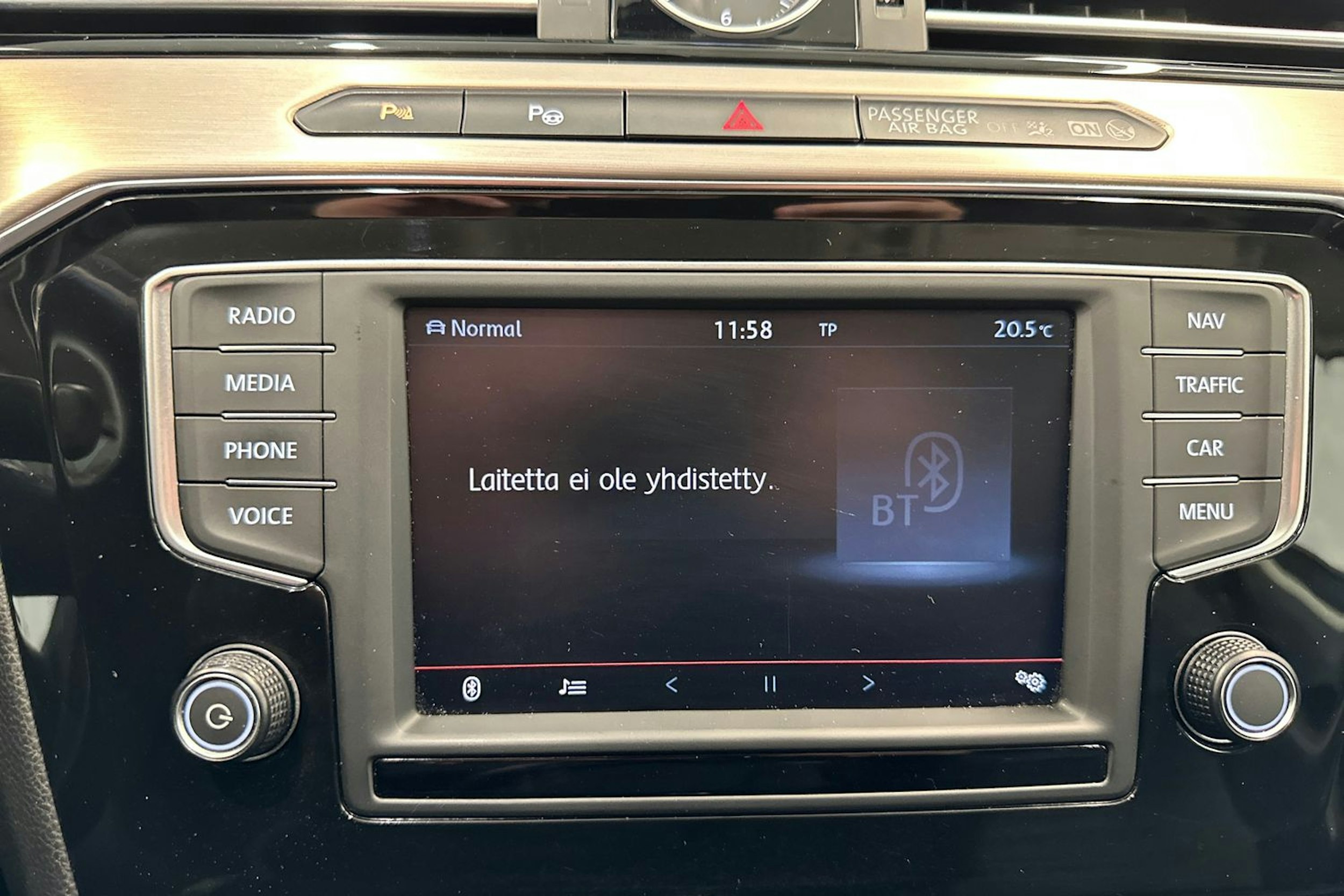 harmaa Volkswagen Passat 2016 kuva 26.