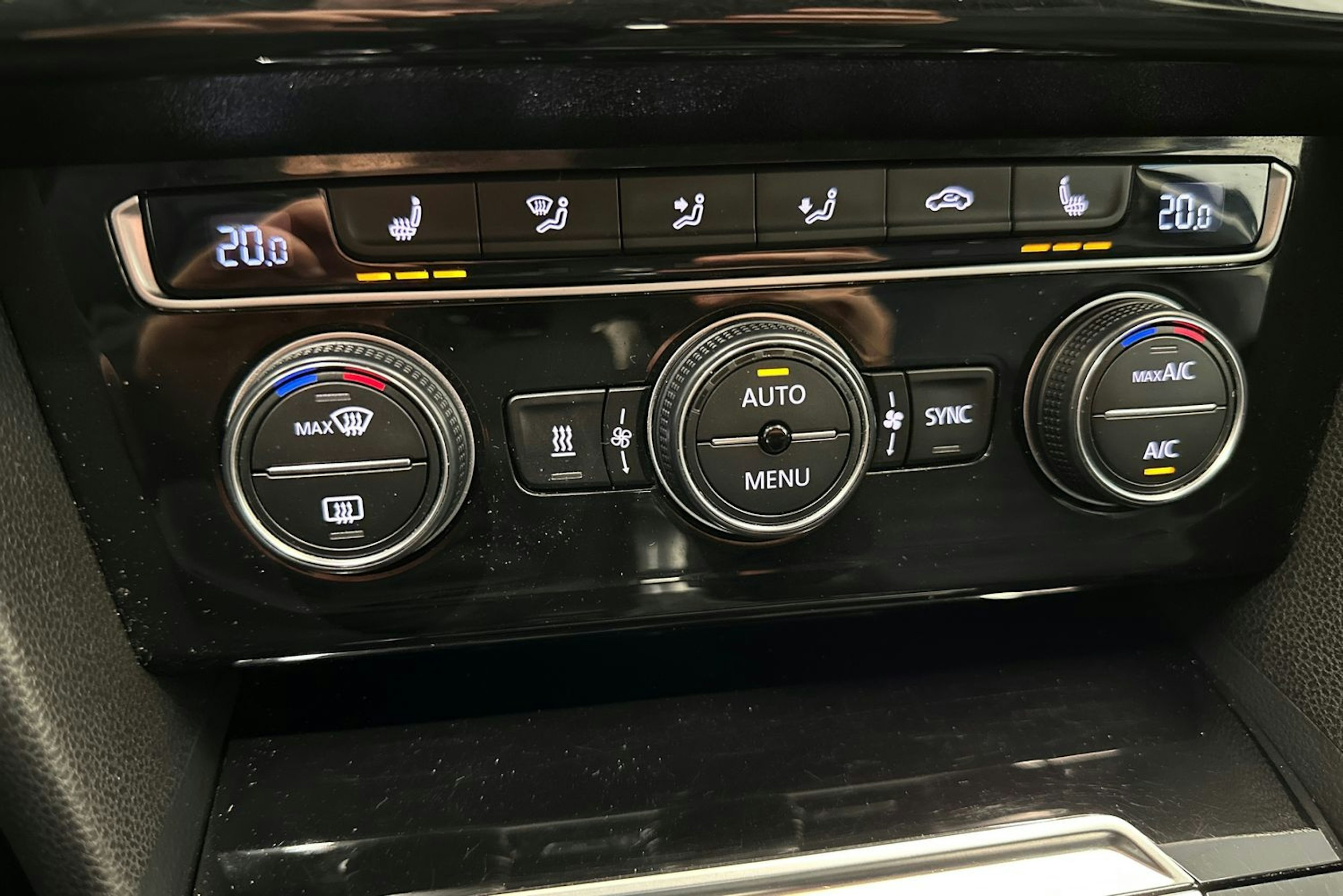 harmaa Volkswagen Passat 2016 kuva 27.