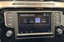 harmaa Volkswagen Passat 2016 kuva 28.