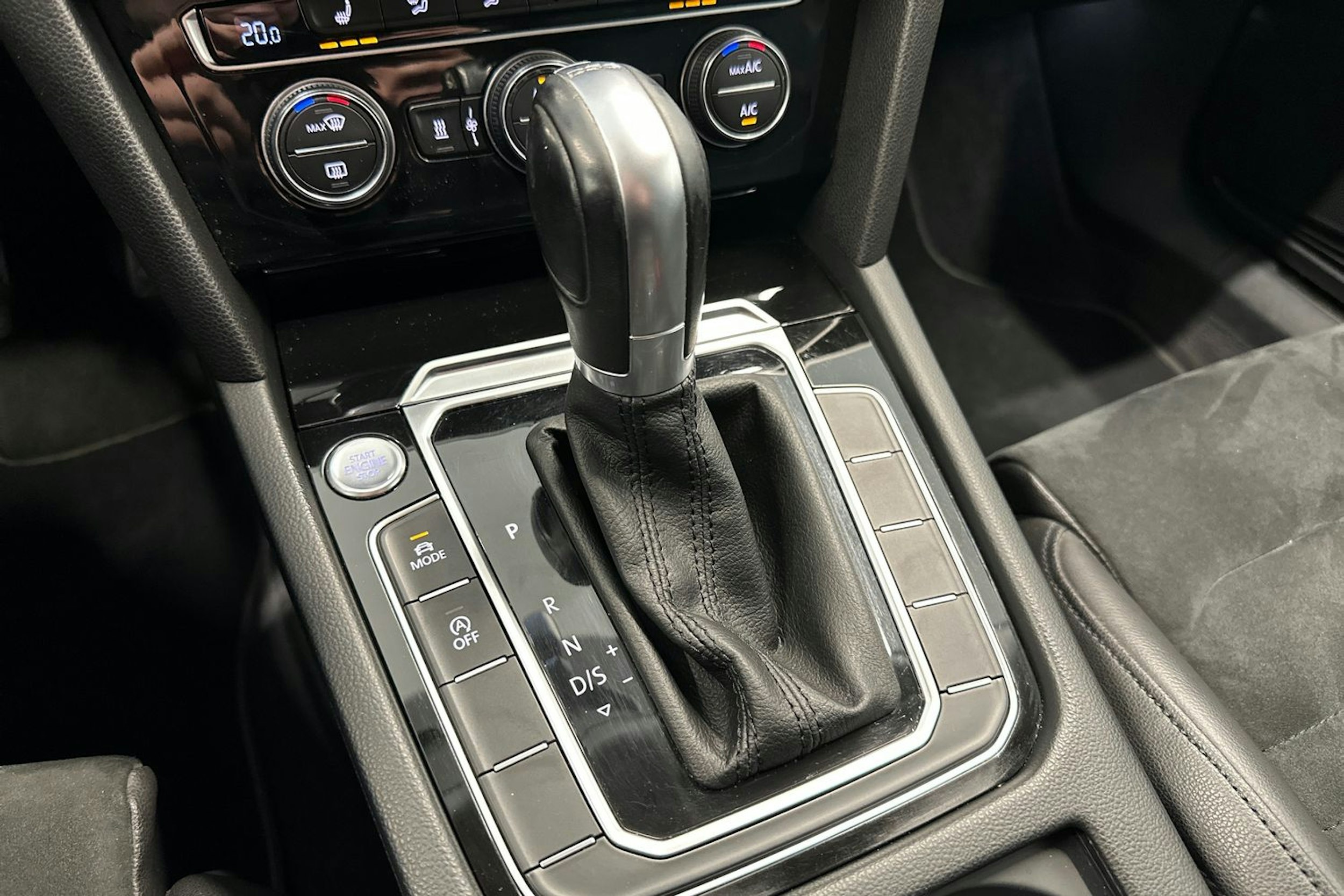 harmaa Volkswagen Passat 2016 kuva 29.