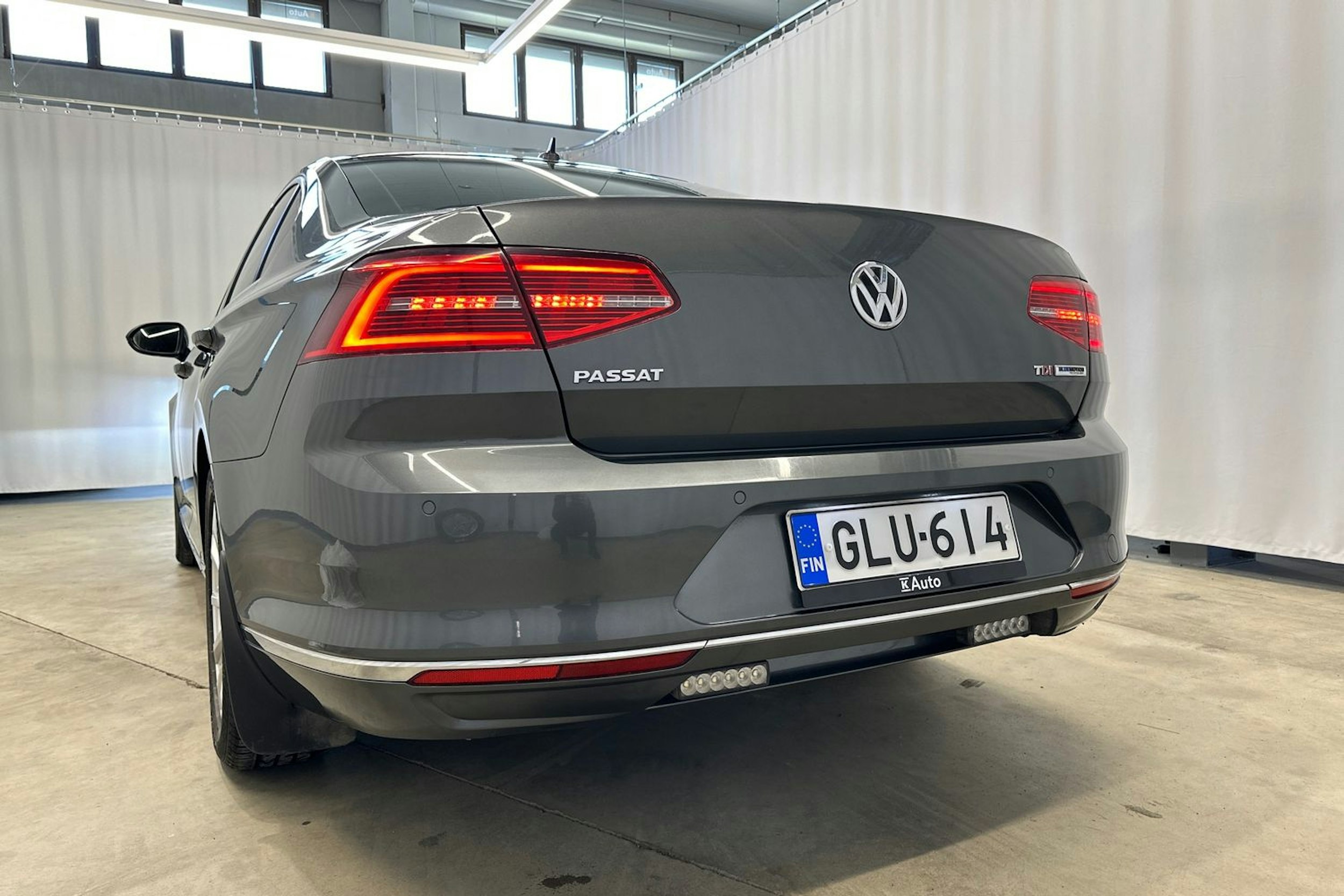 harmaa Volkswagen Passat 2016 kuva 31.