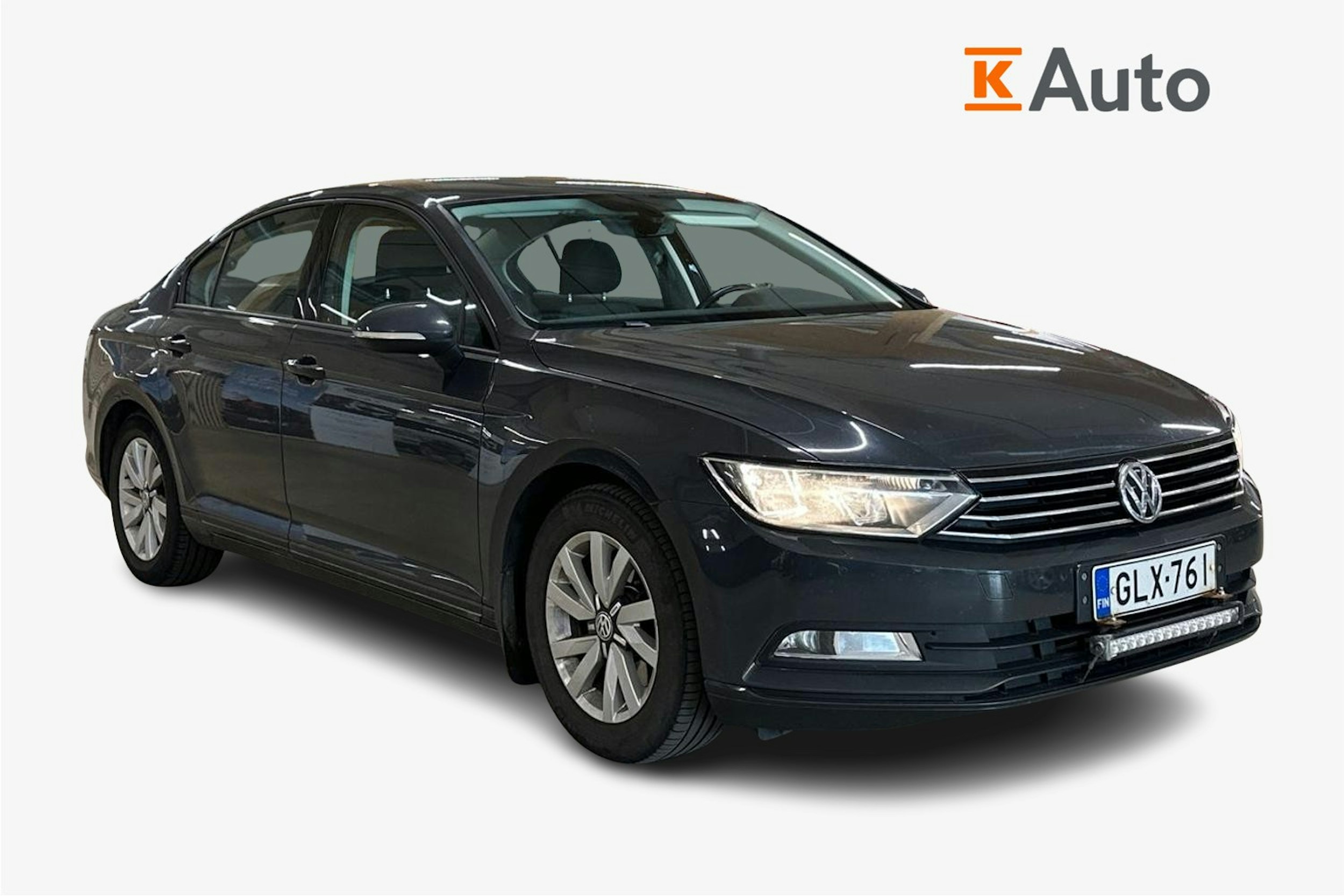 harmaa Volkswagen Passat 2016 kuva 1.