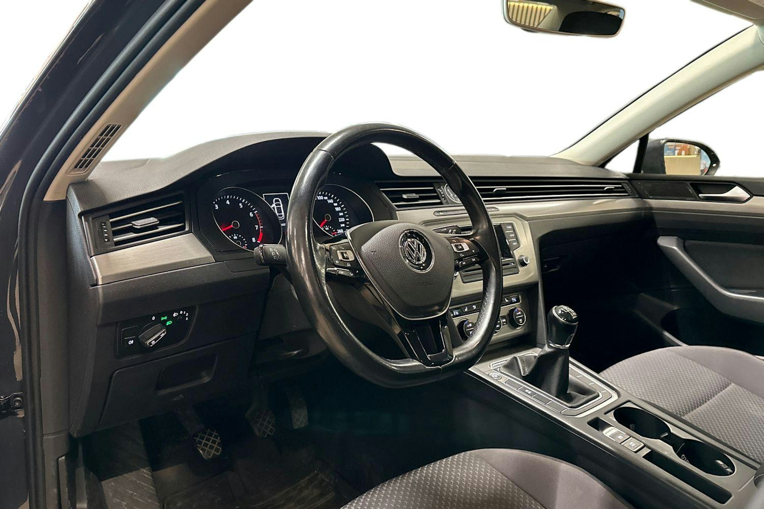 harmaa Volkswagen Passat 2016 kuva 3.