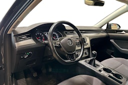 harmaa Volkswagen Passat 2016 kuva 3.