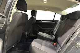 harmaa Volkswagen Passat 2016 kuva 10.