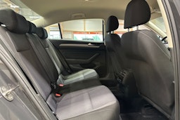 harmaa Volkswagen Passat 2016 kuva 16.